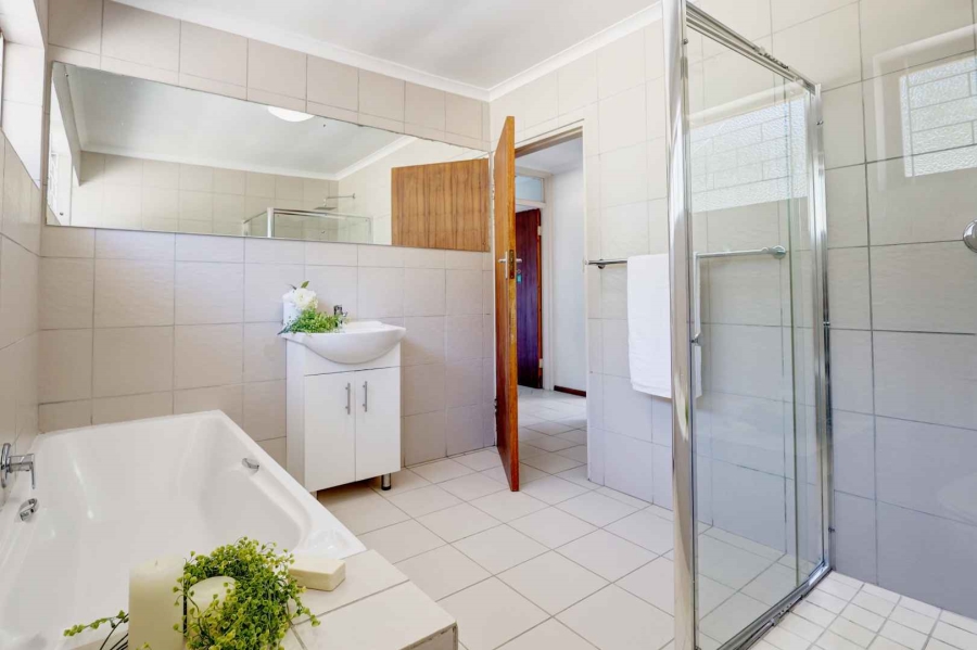 To Let 3 Bedroom Property for Rent in Loevenstein Western Cape